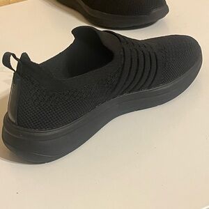 Clarks Black Cloudsteppers- Mesh Upper Rubber Bottom -Size 8M -NWOT -no box